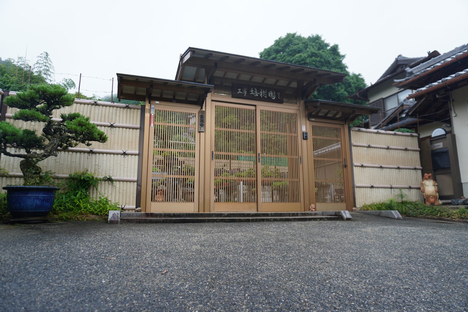 門
